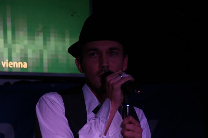 2008-11-28 M3_live at replugged 019.jpg